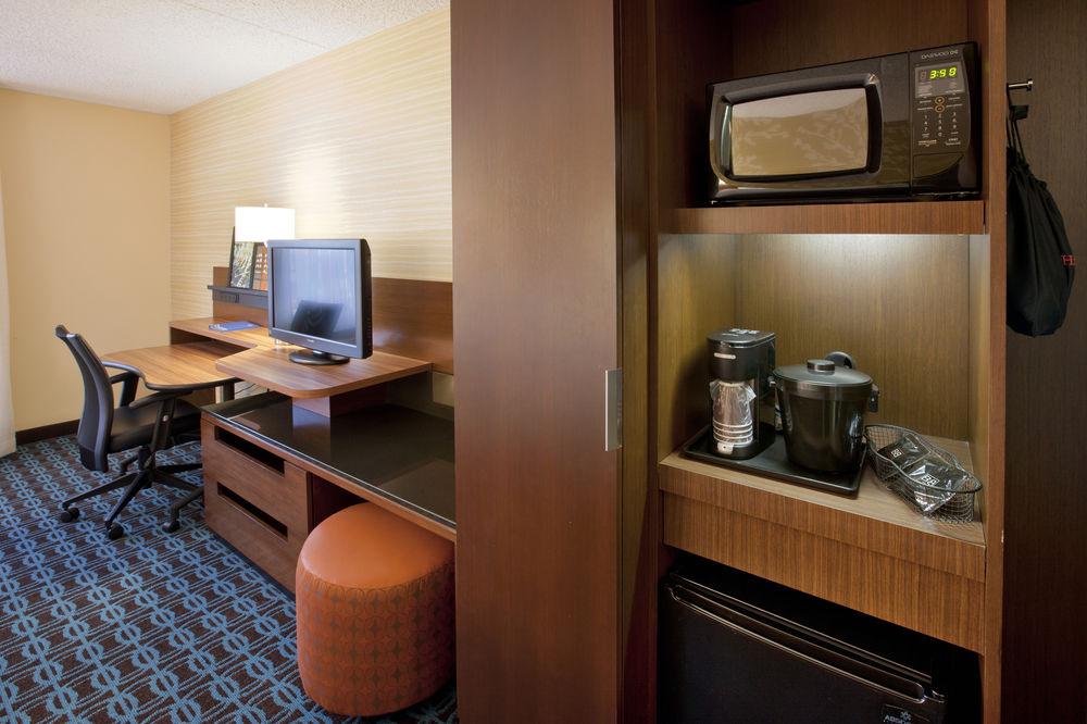Fairfield Inn By Marriott East Rutherford Meadowlands Bagian luar foto