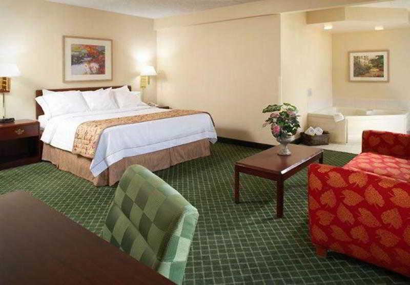 Fairfield Inn By Marriott East Rutherford Meadowlands Bagian luar foto